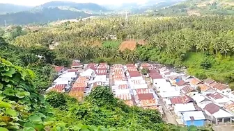 Pemandangan alam yang indah Kampung di Bawah kaki Gunung dan Air Terjun di tepi Jalan #2