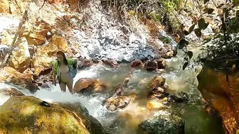 Pemandangan alam yang indah Kampung di Bawah kaki Gunung dan Air Terjun di tepi Jalan #7