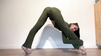 Real Time | Leg Stretch In Frog Position | Beautiful Posture with Mirra #contortion#yoga#stretching #7