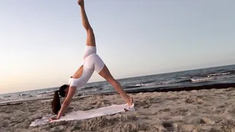 YOGA FLOW & SUNRISE ON THE BEACH ✨♥️♥️| My healthy habits #contortion#stretching#yoga #9