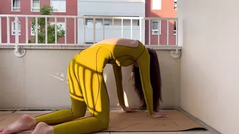 Balcony Yoga At Sunset with Mirra ♥️♥️ Good Vibes Only #contortion#yoga#stretching #2