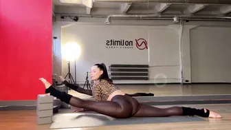 10 MIN LEGS STRETCH & Strength Exercises by Mirra #contortion#yoga#stretching #9