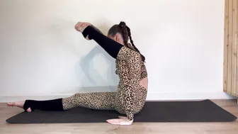 Yoga in Leopard Suit ♥️♥️♥️♥️| The Most Effective Leg Stretch with Mirra #yoga#contortion#stretching #2