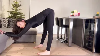 Morning Motivation | Yoga to Activate Your Muscles ♥️♥️♥️♥️♥️♥️ with Mirra #contortion#yoga#stretching #10