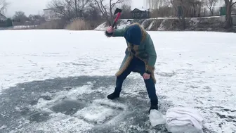 January, diving into ice water with friends. закаливание и моржевание с компанией #2