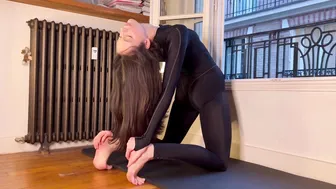 Stretching with a View Of The Evening Paris | My Bestie Records My Yoga #contortion#yoga#stretching #10