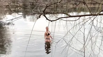 April. Swimming in cold water. Закаливание, моржевание #4