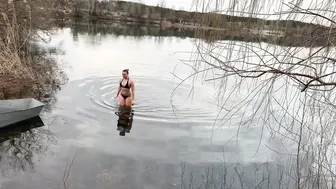 April. Swimming in cold water. Закаливание, моржевание #9