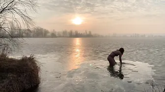 March, swimming in ice water. +2, 6:00 a.m. Моржевание, закаливание на рассвете #8