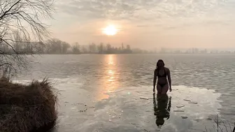 March, swimming in ice water. +2, 6:00 a.m. Моржевание, закаливание на рассвете #9