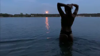 09.09.2022, +12, evening swimming in moonlight. Закаливание в лунном свете