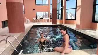 BRINCANDO COM MINHA AMIGA NA PISCINA #10