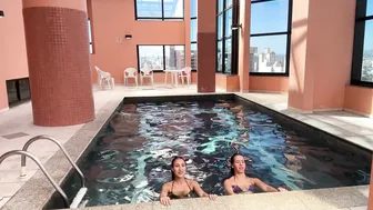 BRINCANDO COM MINHA AMIGA NA PISCINA #3