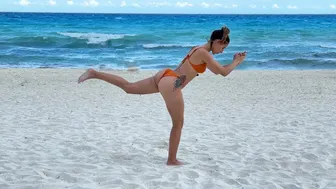 TREINO DE BIQUÍNI NA PRAIA DE CANCÚN