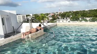 PEGANDO BRONZEADO DE BIQUÍNI NA PISCINA #7