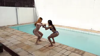 TREINO DE BIQUÍNI NA PISCINA COM MINHA AMIGA #2