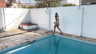 PINTANDO A PAREDE DA PISCINA E BANHO DE MANGUEIRA #2