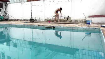 PINTANDO A PAREDE DA PISCINA E BANHO DE MANGUEIRA #7