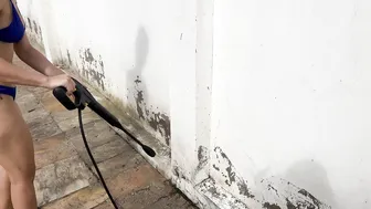 PINTANDO A PAREDE DA PISCINA E BANHO DE MANGUEIRA #8