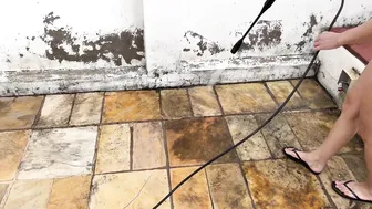 PINTANDO A PAREDE DA PISCINA E BANHO DE MANGUEIRA #9