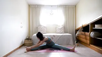 Quick 1-Minute Morning Yoga with CoCo: Ankle Joint Warm-Up Exercises for Long Workdays #6