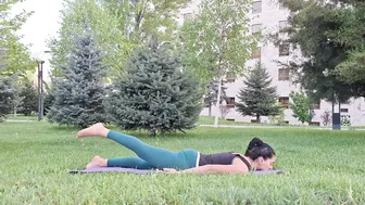 How stretching actually changes your muscles - Malachy McHugh Bridge pose #3