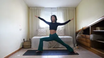 Evening Workout Routine: Quick 1-Minute Basics for Beginnerswith Coco Yoga