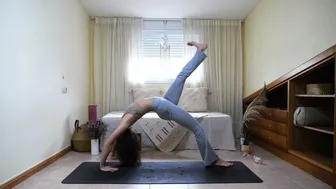 Full Moon Inner Harmony: Energize Your Day with Home Yoga ????with Banana Yoga