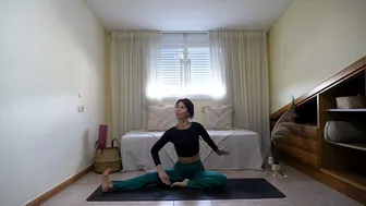 Relaxation Yoga | The Most Effective Leg Stretch with CoCo