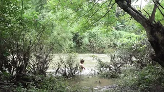 Picnic adventure & Camping alone by the stream, relaxing, stream bathing, free life| Solo bushcraft #9