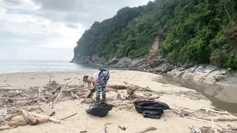 ASMR GIRL COLLECTING WOOD and CLEANING THE BEACH #6