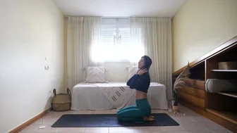 Winter Solstice Yoga: 2-Minute Full Body Flow for Relaxation & Realignment with Coco Yoga №2