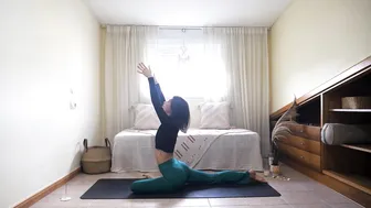 Winter Solstice Yoga: 2-Minute Full Body Flow for Relaxation & Realignment with Coco Yoga №2 #4