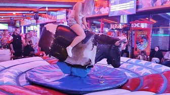 Mechanical bull riding February 28th 2024 made in Spain ♥️♥️♥️♥️♥️♥️ #4