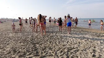 4K Beach Walk♥️♥️ITALY♥️♥️RIMINI | Dancing on the Beach at the Resort Party with Bikini Beach Walk #9