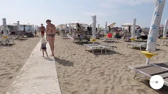 ITALY♥️♥️4K 60FPS Beach Walk♥️♥️CAORLE, Town between Venice and Trieste with Bikini Beach Walk #3