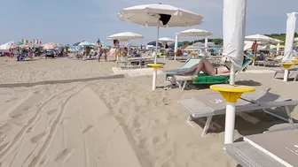 ITALY♥️♥️4K 60FPS Beach Walk♥️♥️CAORLE, Town between Venice and Trieste with Bikini Beach Walk #5