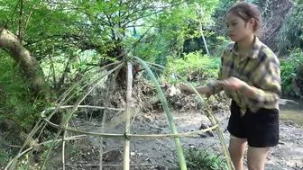 Bushcraft & Camp on the riverside mudflats, set up camp with natural materials, enjoy the free life