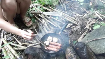 Bushcraft & Camping | Build a simple bush hut from natural plants | LIVING OFF GRID Ep26 #8