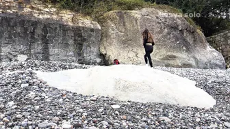 Solo Girl Bushcraft, Camping alone by the sea, cooking and accommodation. #3