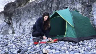 Solo Girl Bushcraft, Camping alone by the sea, cooking and accommodation. #7