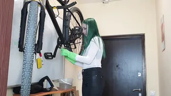 Cleaning the Dirtiest Bicycle with New Rubber Gloves! #7