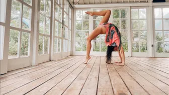 A Silent Yoga Flow in Lombok's Glasshouse Studio – Get off the Yoga Mat & Explore the Space #1