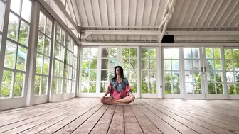 A Silent Yoga Flow in Lombok's Glasshouse Studio – Get off the Yoga Mat & Explore the Space #10