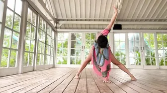 A Silent Yoga Flow in Lombok's Glasshouse Studio – Get off the Yoga Mat & Explore the Space #3