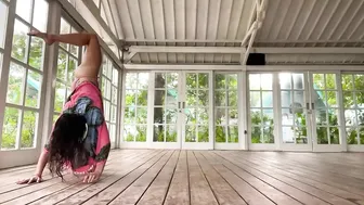 A Silent Yoga Flow in Lombok's Glasshouse Studio – Get off the Yoga Mat & Explore the Space #4