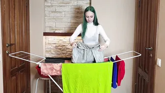 What I do secretly while hanging laundry?... #4