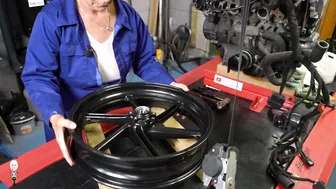 CBR400 P6 - Rebuilding the front wheel #6