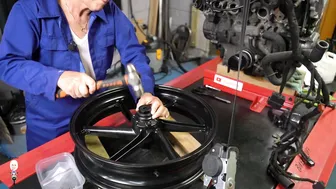 CBR400 P6 - Rebuilding the front wheel #7