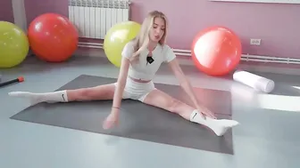 BEGINNER'S FOAM ROLLER STRETCHING: ANGELINA'S HOME MFR GUIDE #3